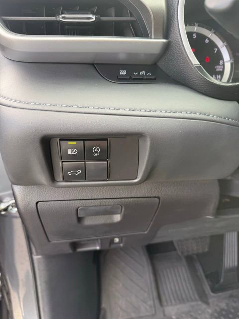 Used 2023 Toyota Highlander XLE image 16