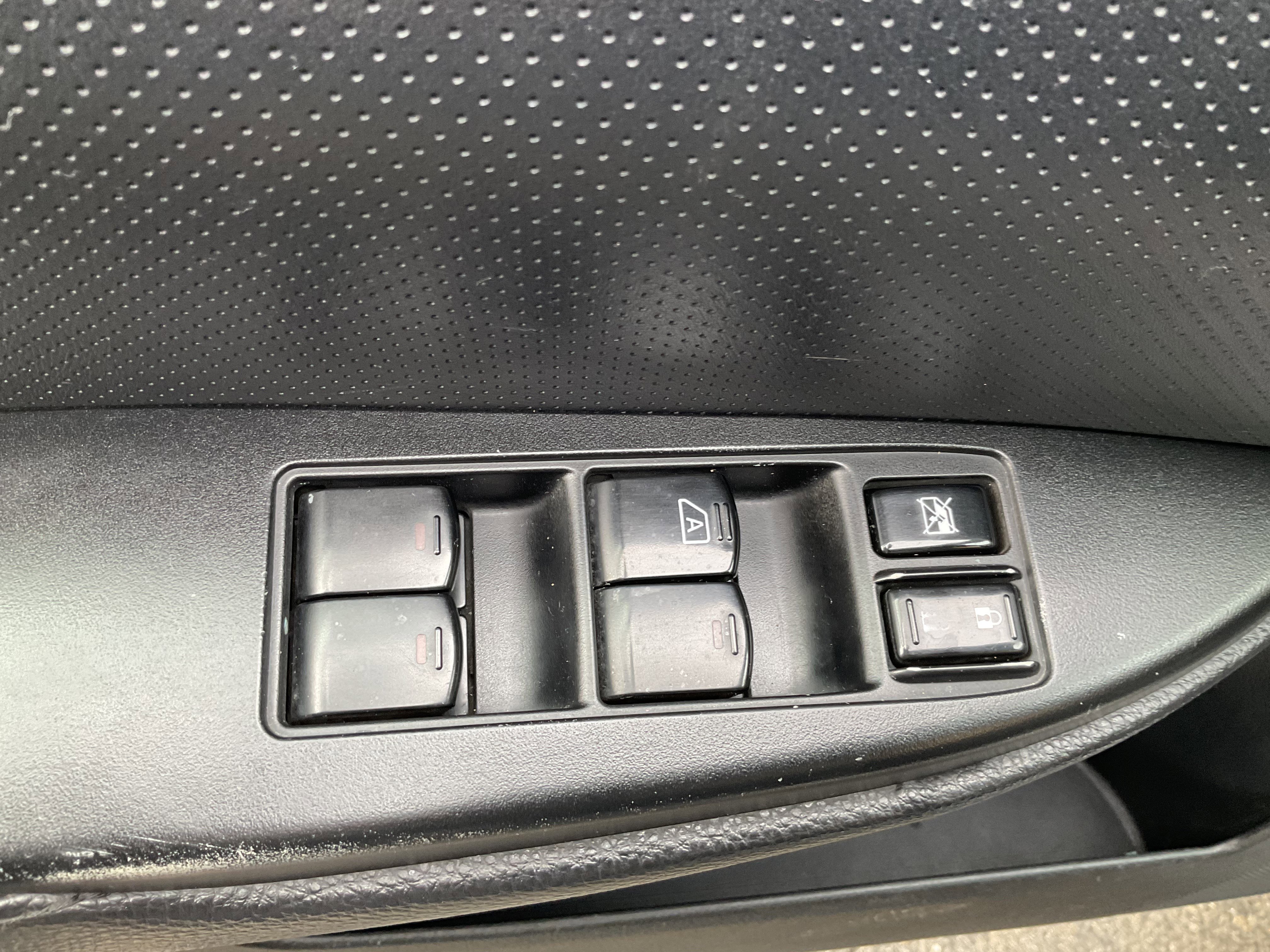 Used 2010 Subaru Outback 2.5i Limited image 24