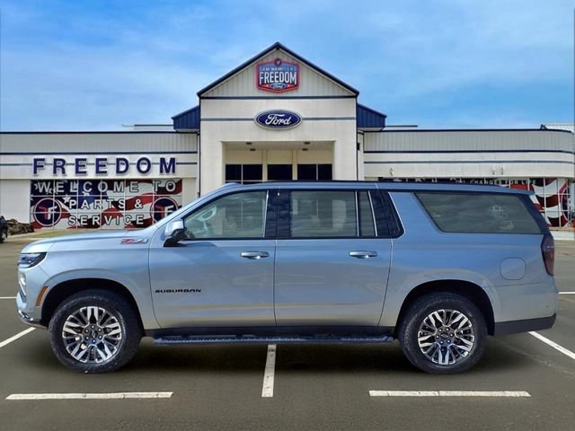 Used 2025 Chevrolet Suburban Z71 AWD/4WD image 4