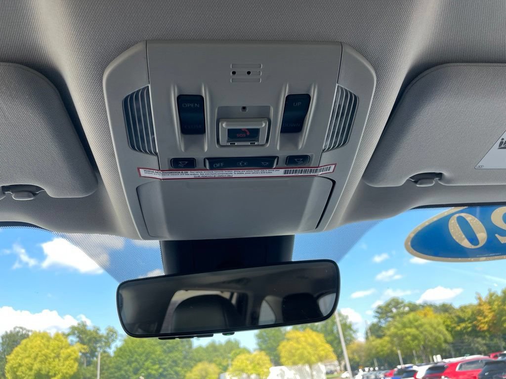 Used 2020 Toyota Highlander XLE FWD image 16