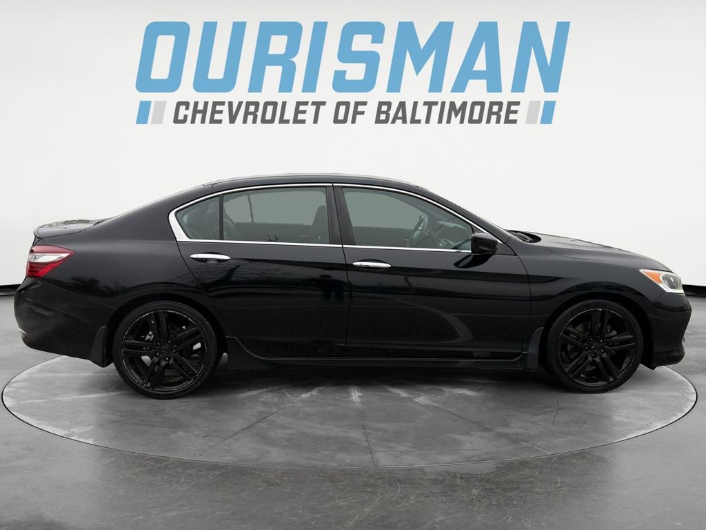 Used 2017 Honda Accord Sport image 7