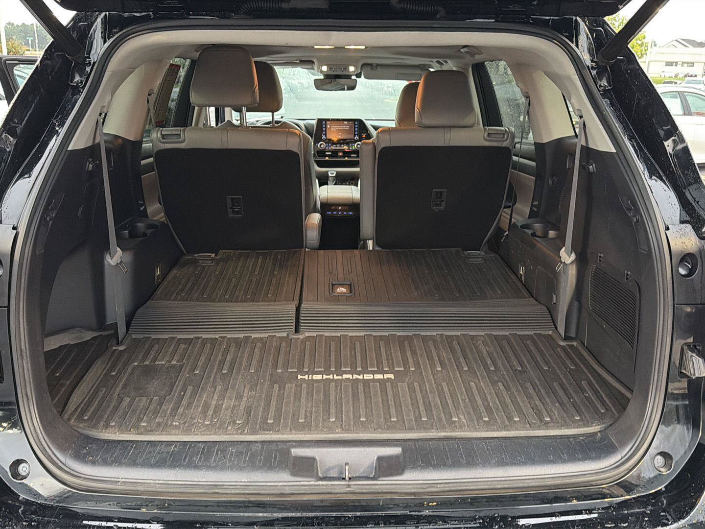Certified 2021 Toyota Highlander XLE AWD/4WD image 34
