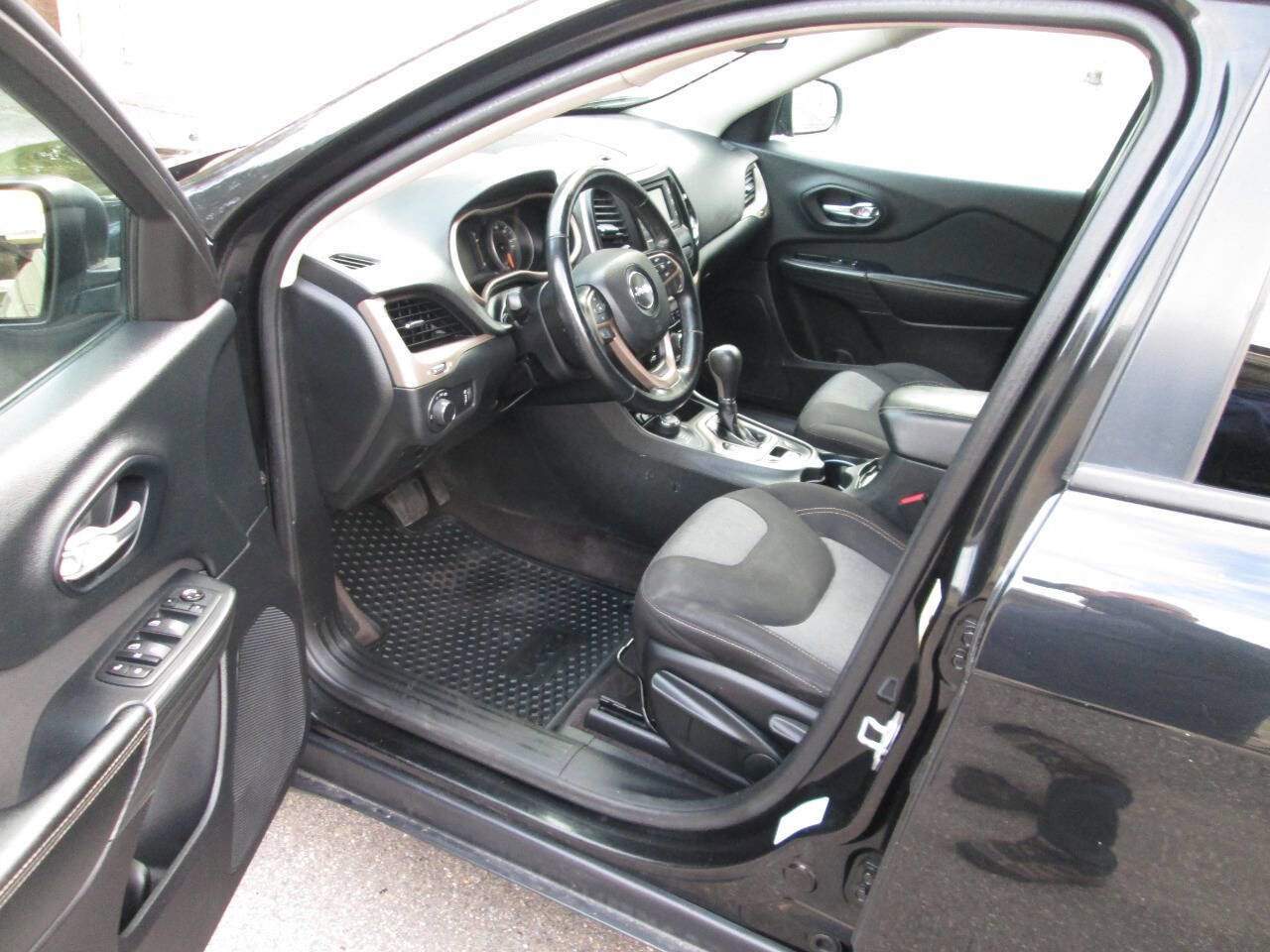Used 2016 Jeep Cherokee Sport w/ Cold Weather Group image 13