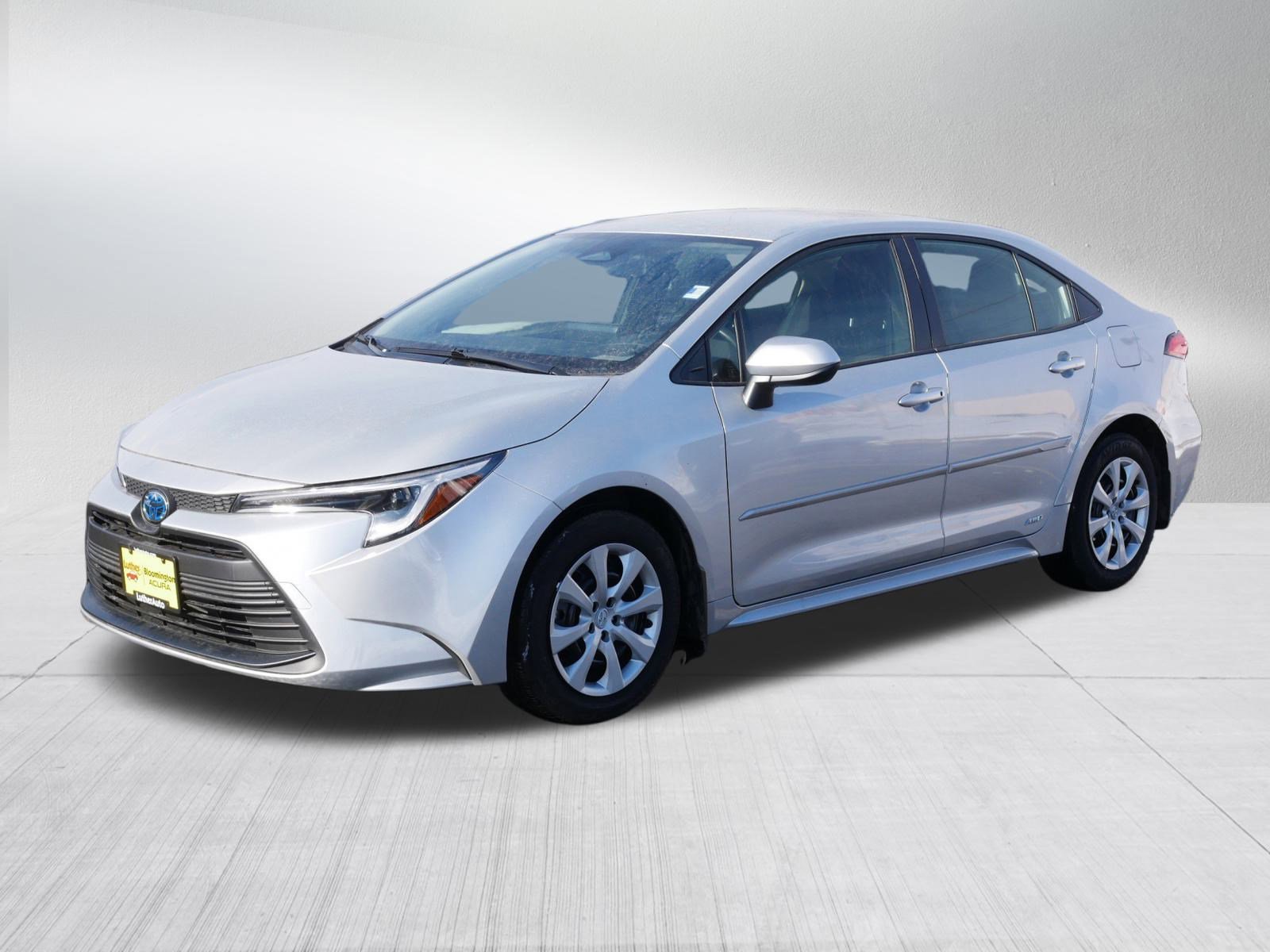 Used 2024 Toyota Corolla LE image 3
