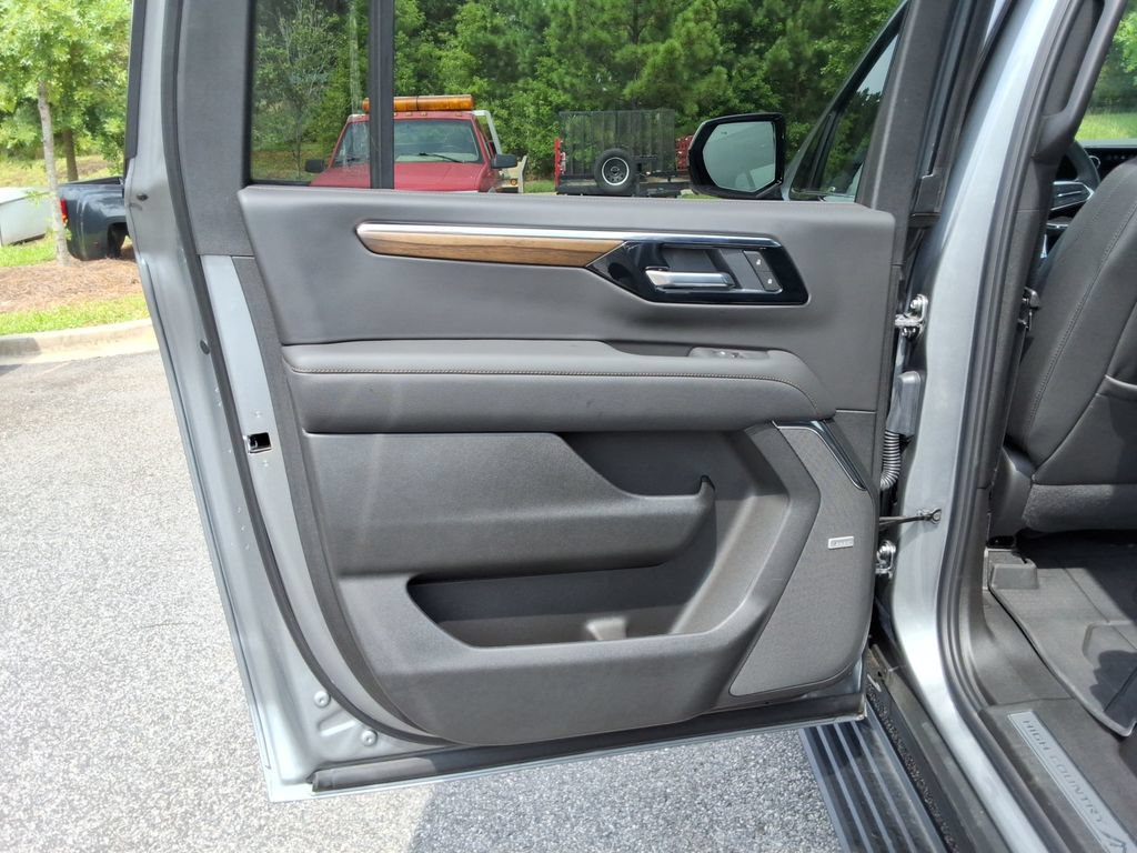 Certified 2026 Chevrolet Suburban High Country AWD/4WD image 19