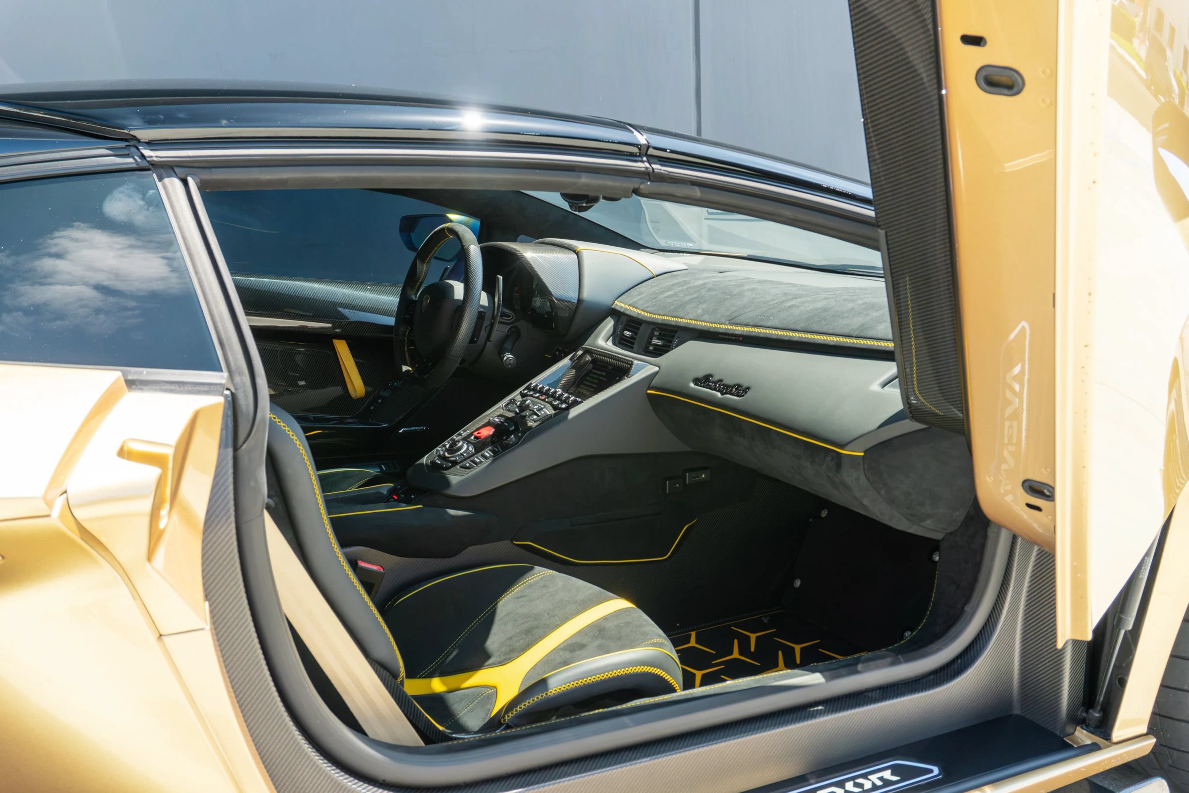 Used 2020 Lamborghini Aventador SVJ AWD/4WD image 56