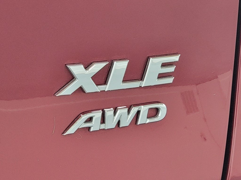 Certified 2020 Toyota RAV4 XLE Premium AWD/4WD image 10