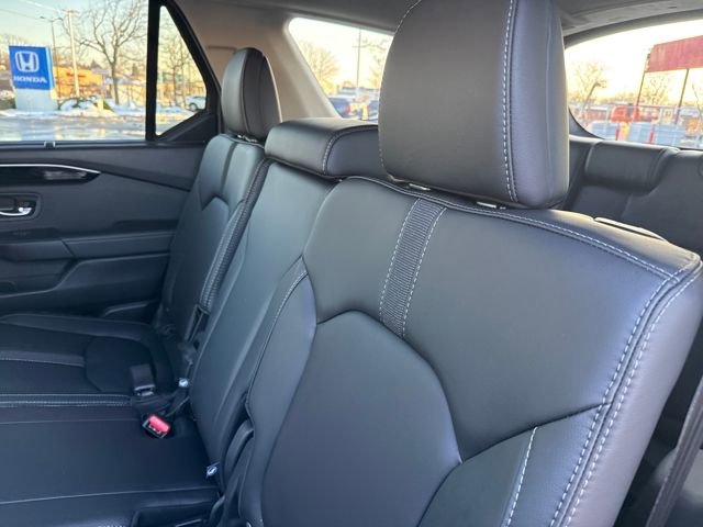 Used 2025 Honda Pilot EX-L image 17