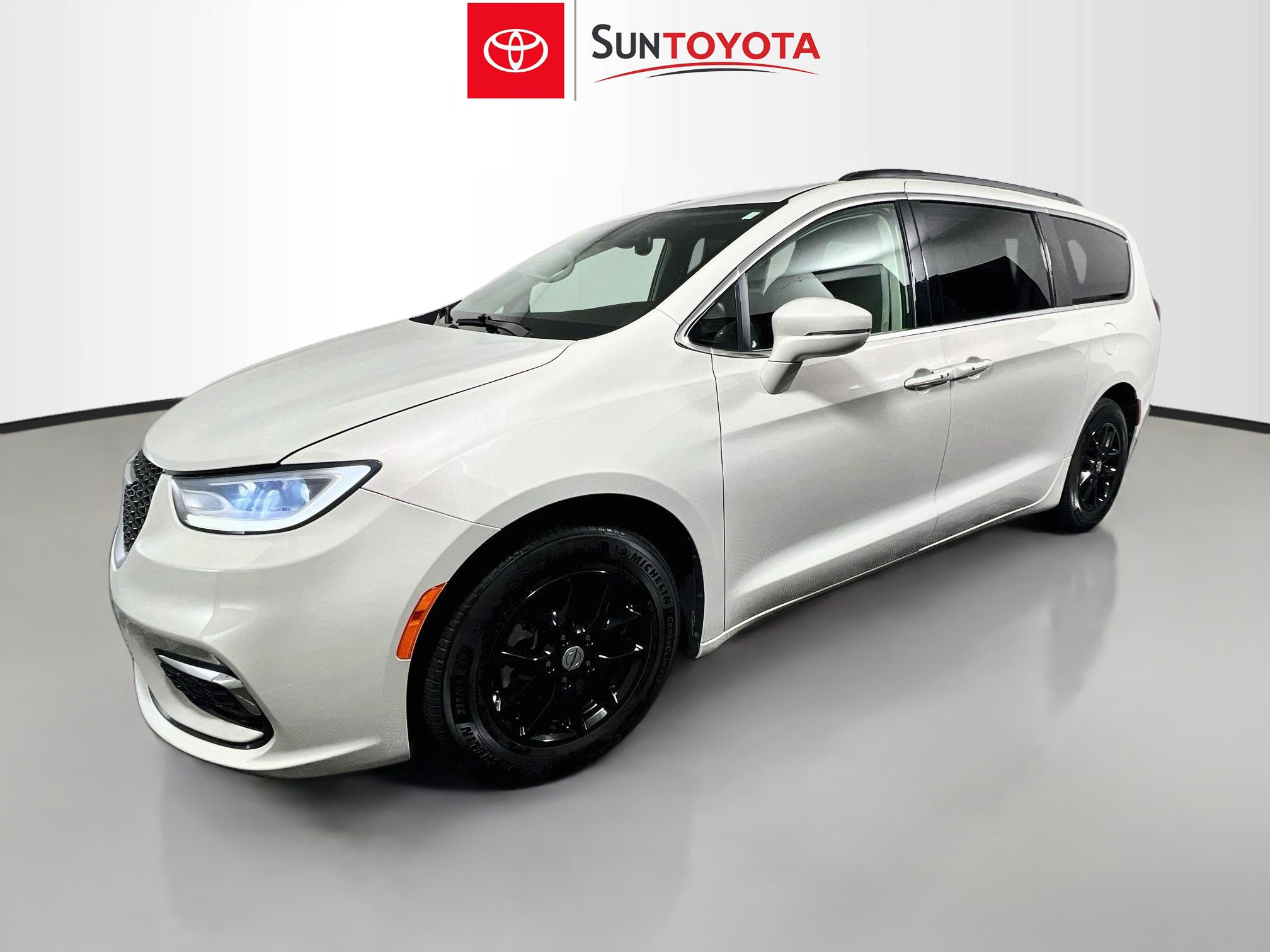 Used 2021 Chrysler Pacifica Touring FWD image 9