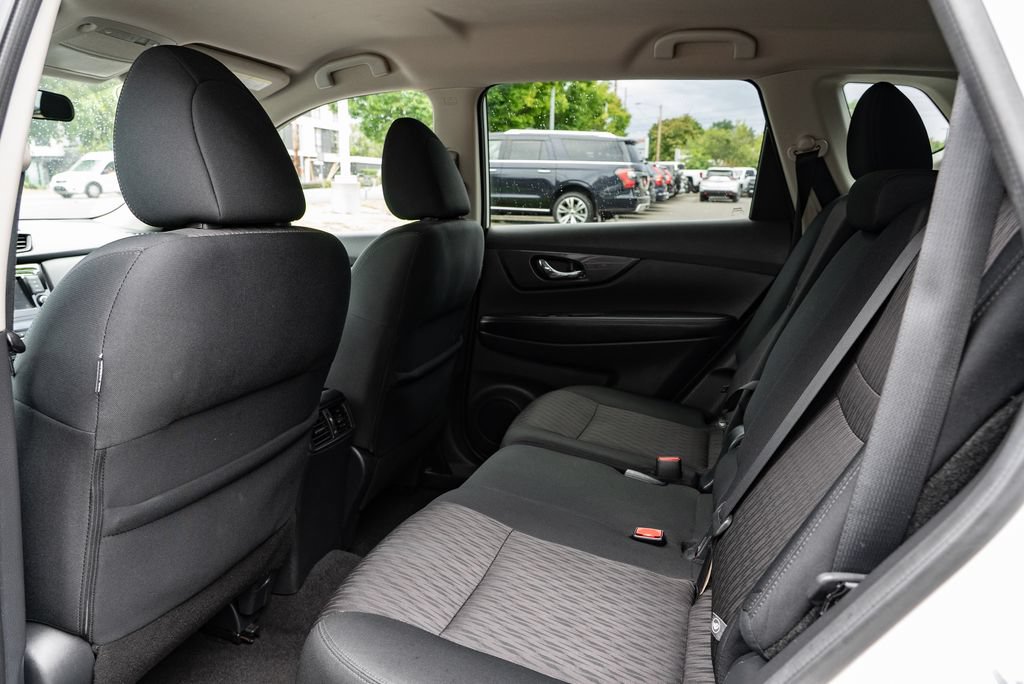 Used 2018 Nissan Rogue SV AWD/4WD image 23