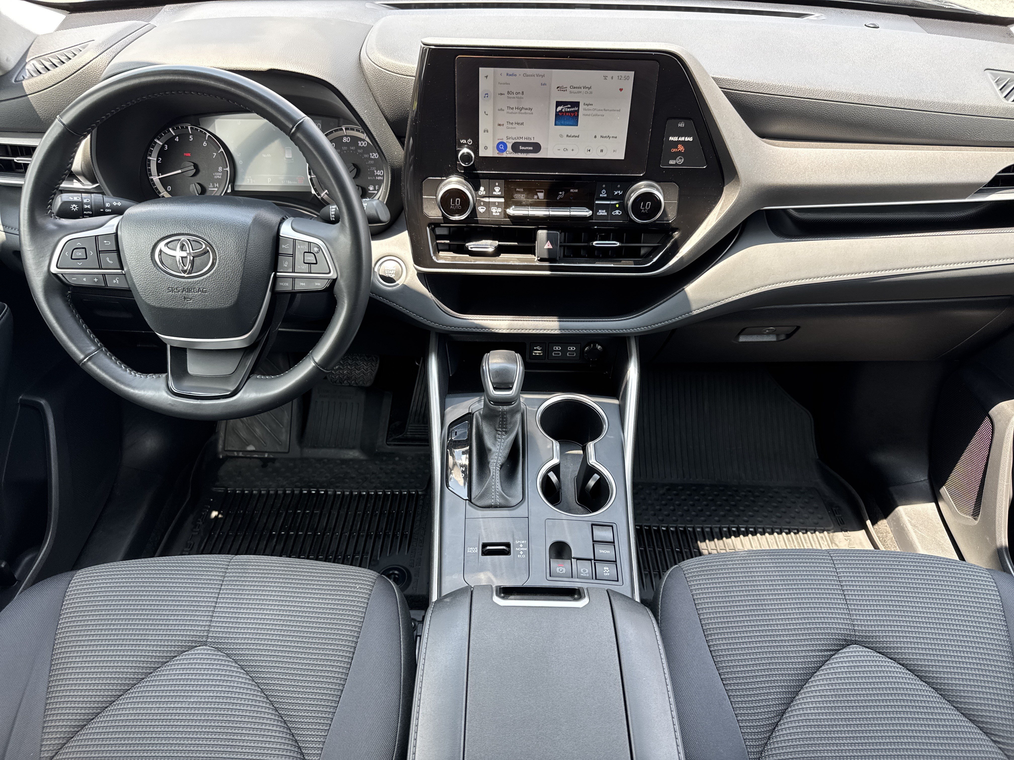 Used 2025 Toyota Highlander LE FWD image 25
