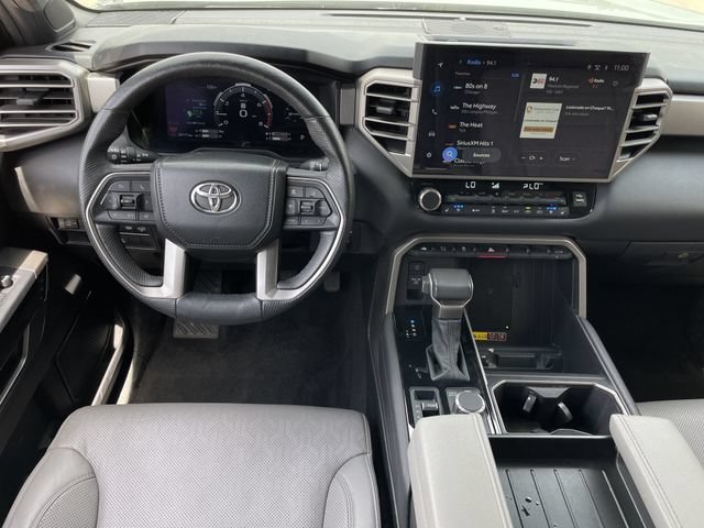 Used 2025 Toyota Tundra Limited AWD/4WD image 11