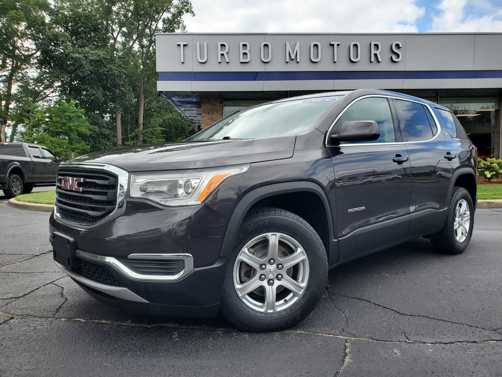 Used 2019 GMC Acadia SLE image 1