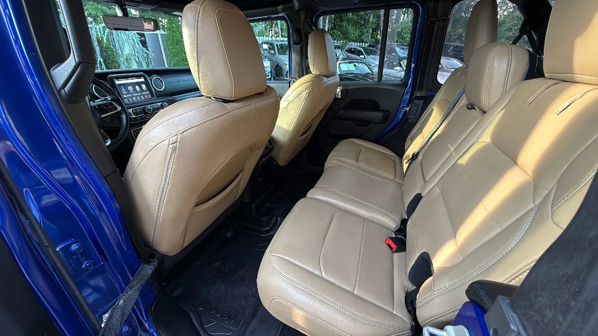 Used 2018 Jeep Wrangler Unlimited Sahara AWD/4WD image 19