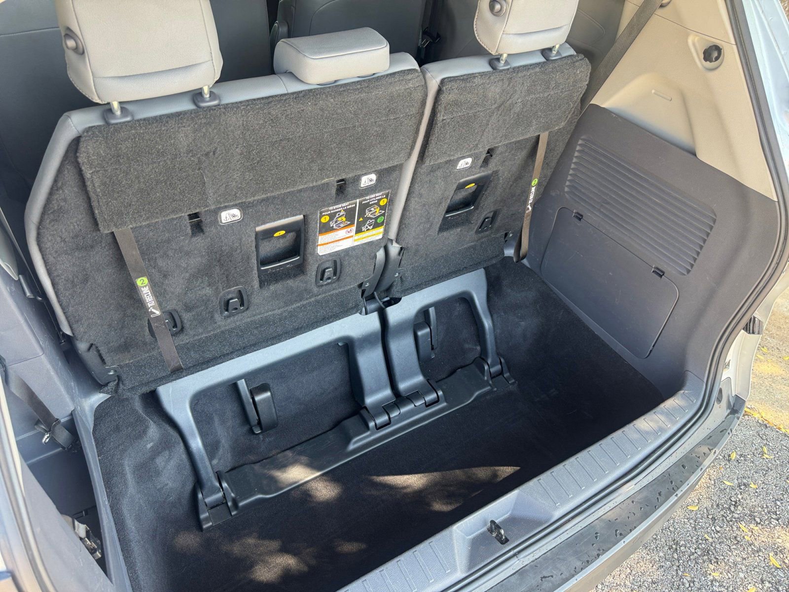 Used 2021 Toyota Sienna XLE image 21