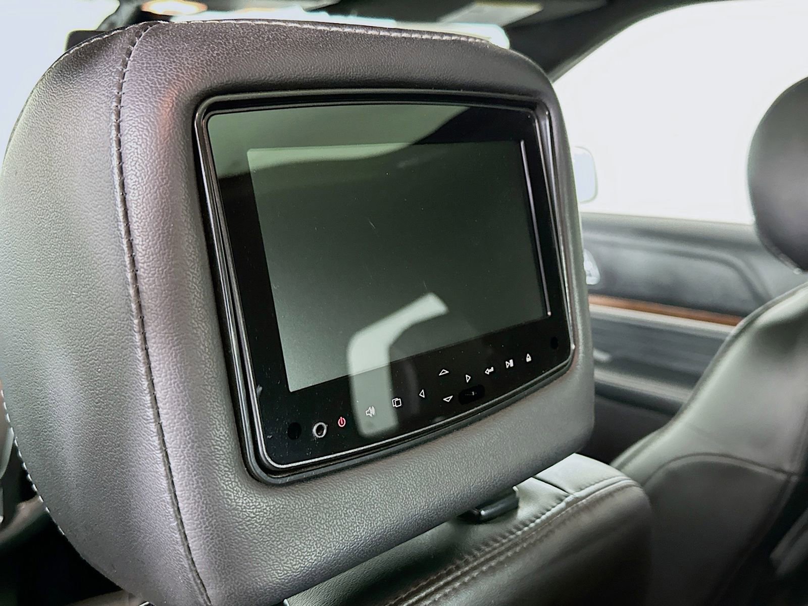 Used 2017 Ford Explorer Platinum image 27