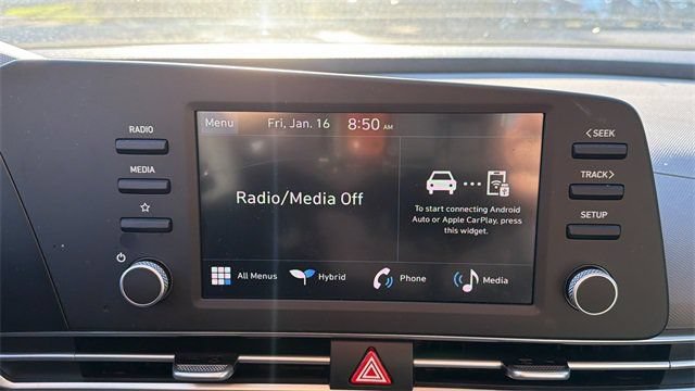 Used 2025 Hyundai Elantra Hybrid FWD image 23