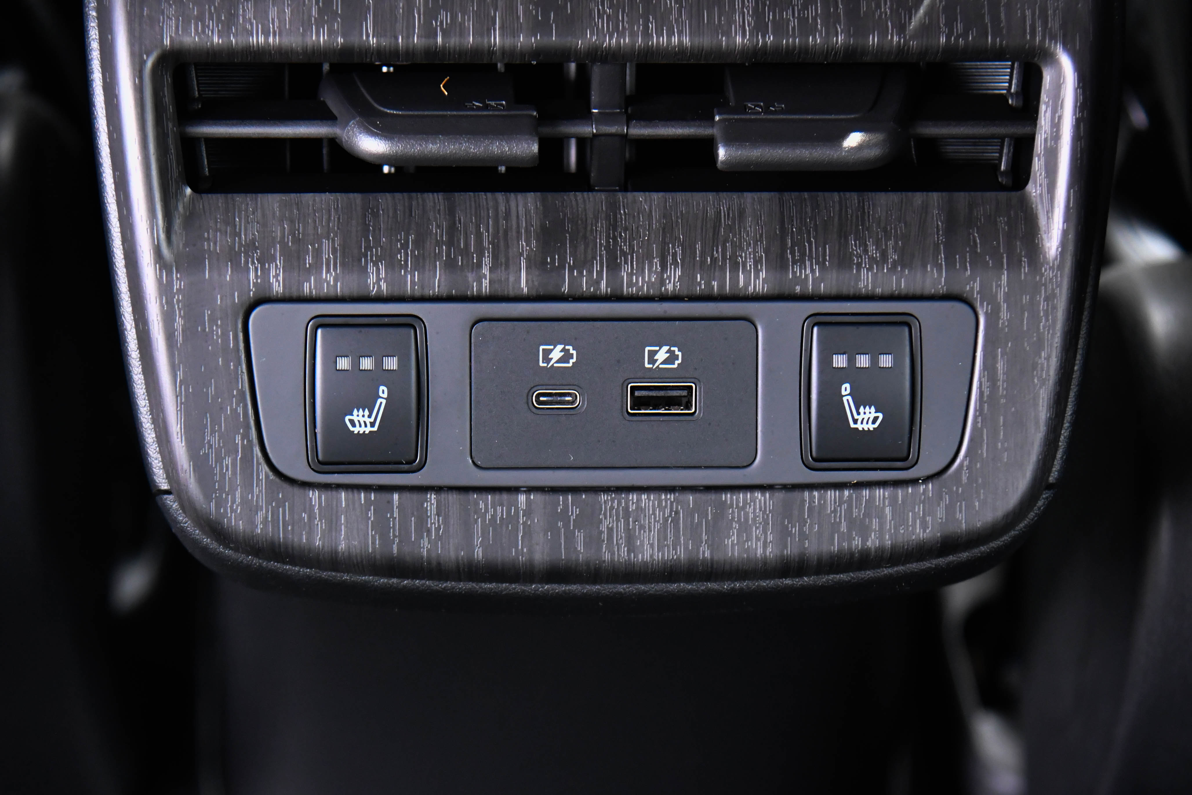 Used 2023 Nissan Ariya AWD image 43