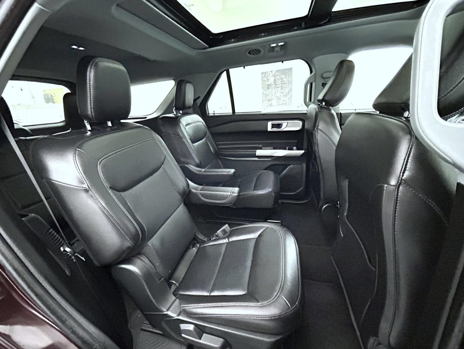 Used 2023 Ford Explorer Limited w/ Equipment Group 301A AWD/4WD image 18