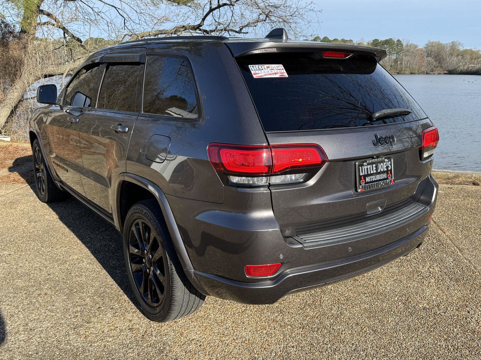 Used 2019 Jeep Grand Cherokee Altitude RWD image 9