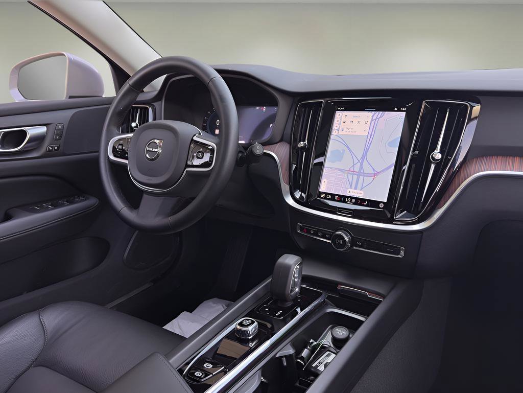 Used 2025 Volvo V60 B5 Cross Country Plus image 12