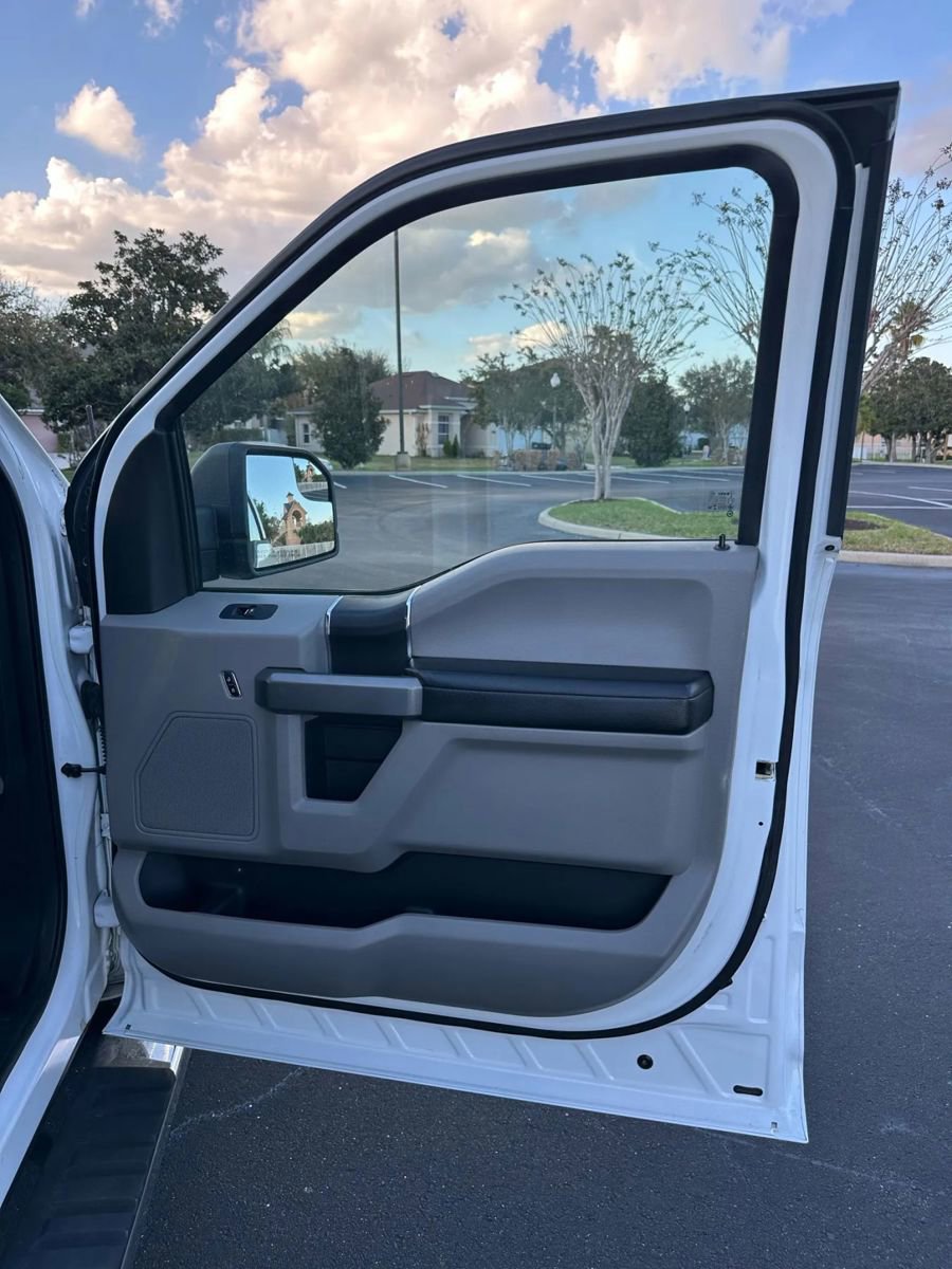 Used 2015 Ford F150 XLT image 12