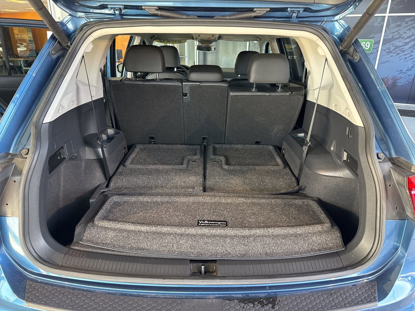 Used 2020 Volkswagen Tiguan SEL w/ 3rd Row Seat Package image 14