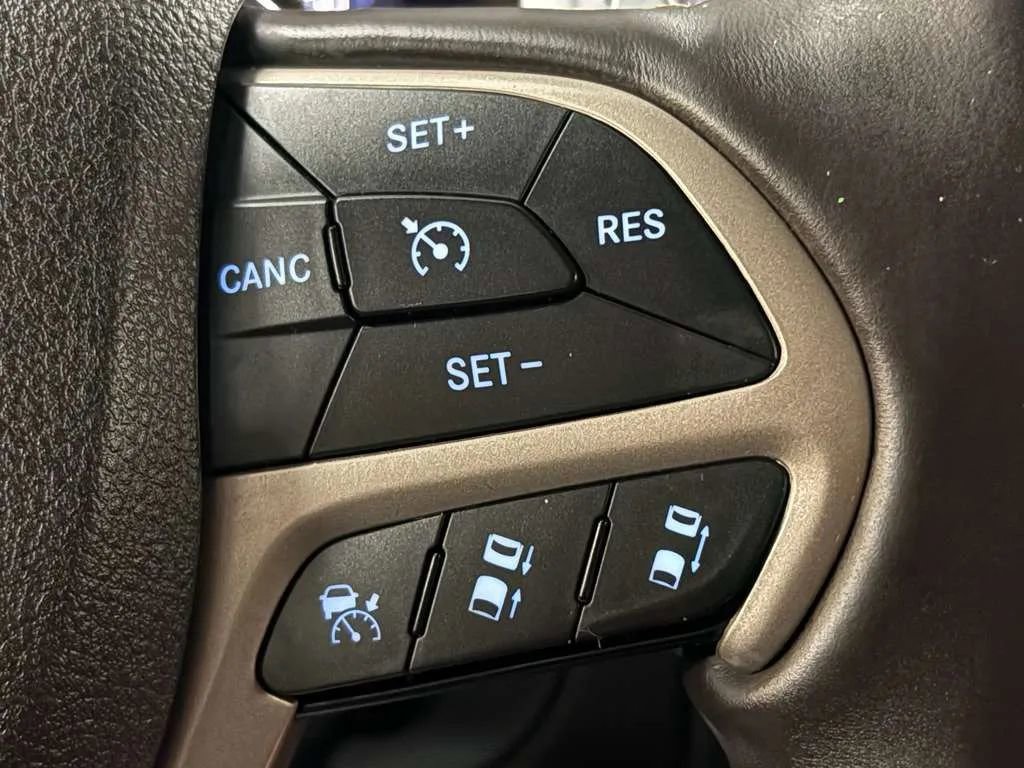 Used 2017 Jeep Grand Cherokee Summit w/ Platinum Series Group AWD/4WD image 31