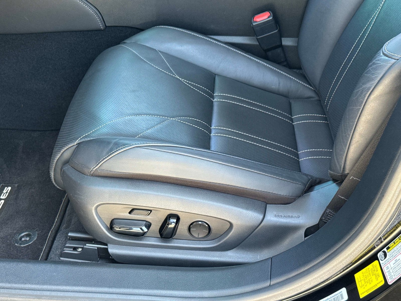 Used 2022 Lexus ES 350 Ultra Luxury w/ Accessory Package 2 image 19