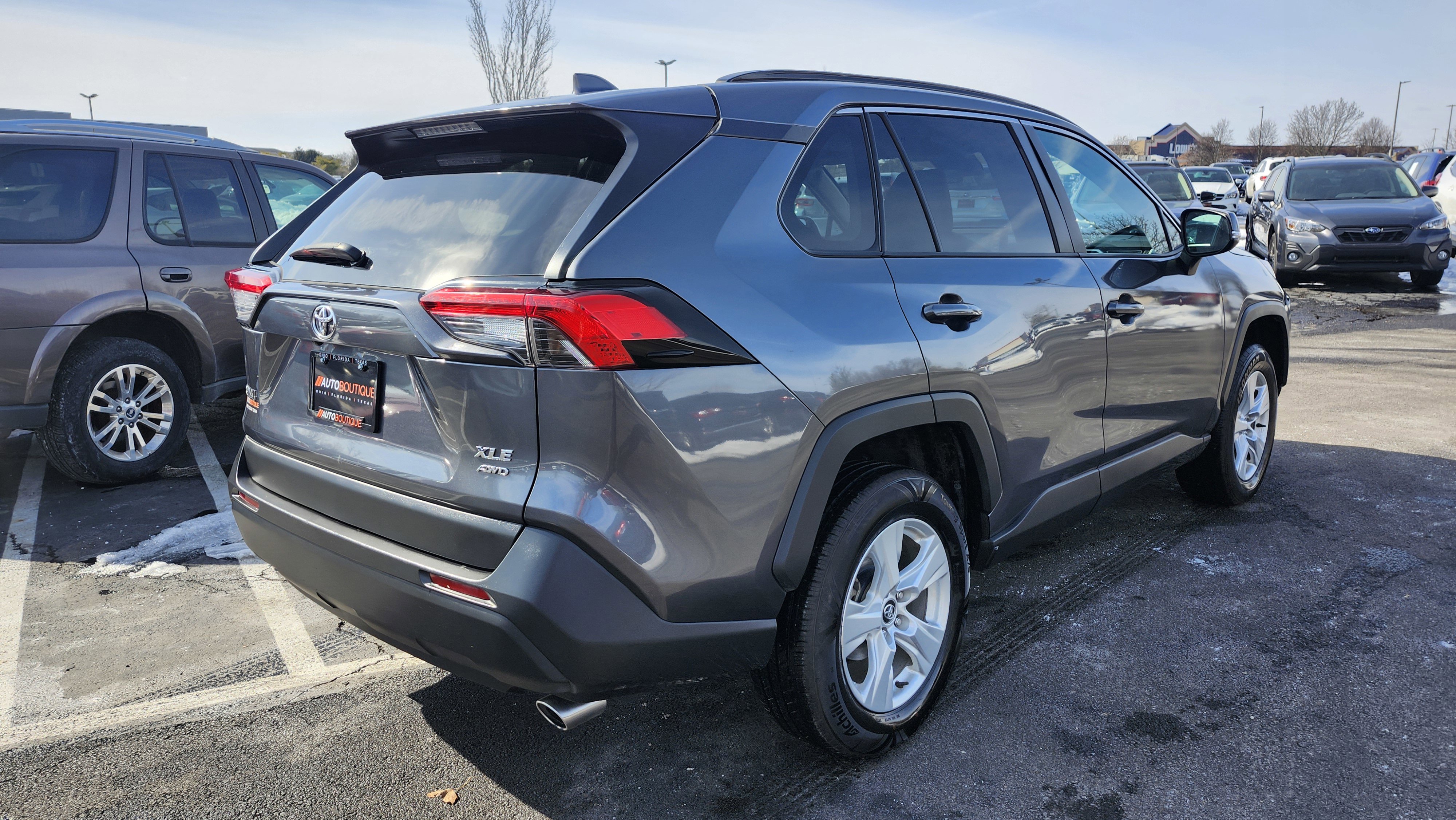 Used 2021 Toyota RAV4 XLE w/ Carpet Mat Package (TMS) image 15