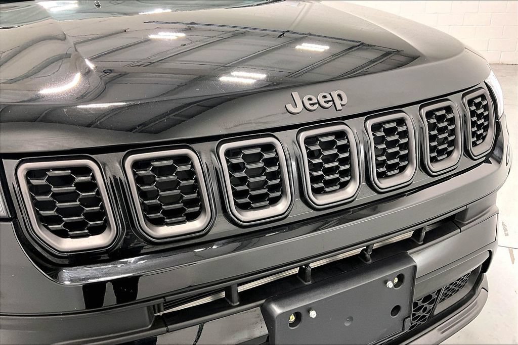 Used 2026 Jeep Compass Latitude AWD/4WD image 34