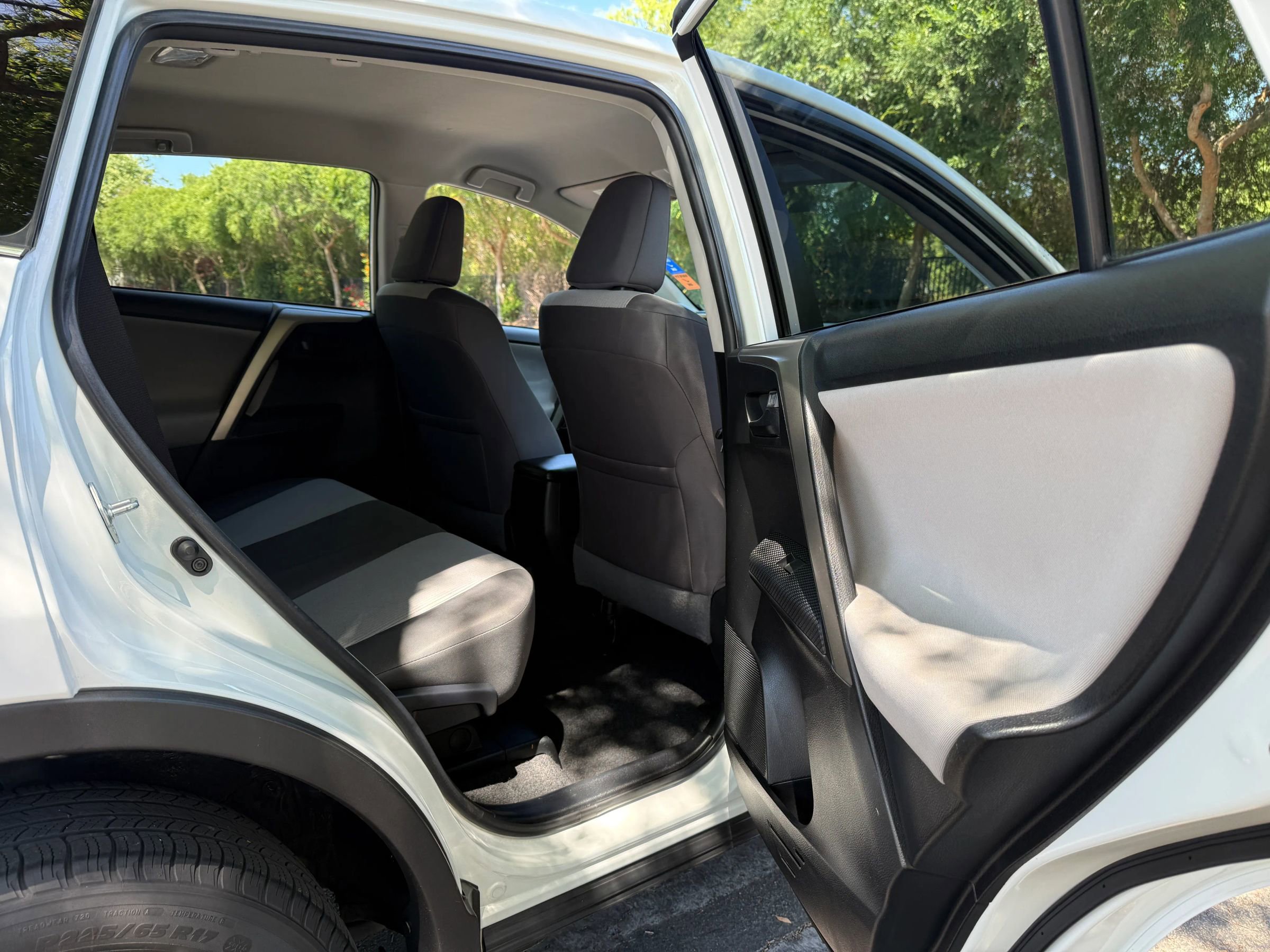 Used 2015 Toyota RAV4 LE image 13