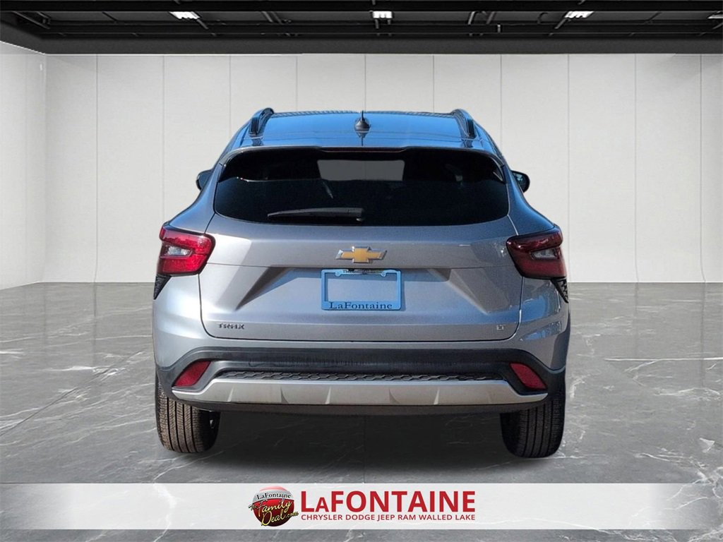 Used 2024 Chevrolet Trax LT w/ Driver Confidence Package image 7