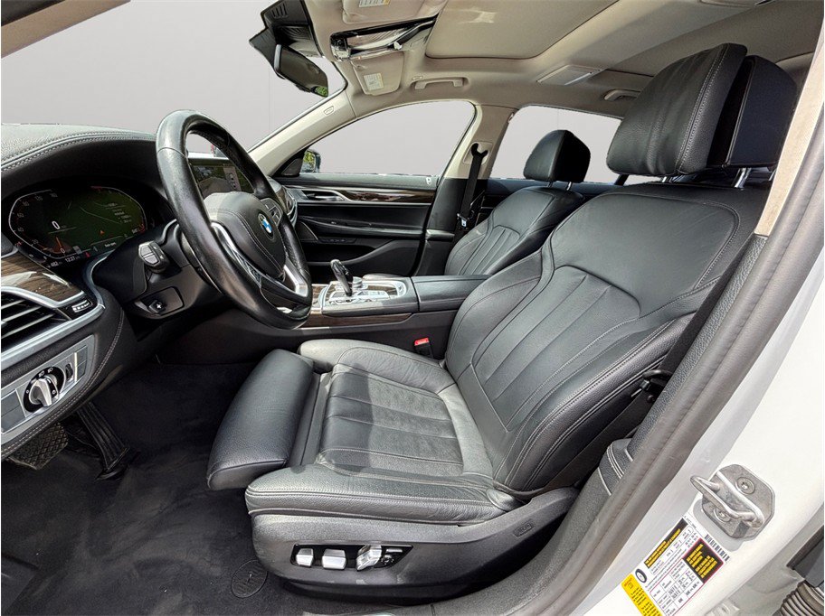 Used 2021 BMW 740i RWD image 2