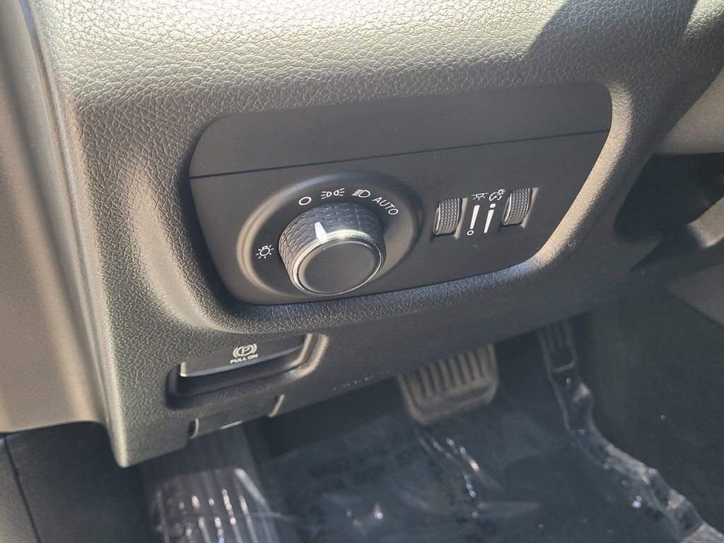 Used 2023 Jeep Grand Cherokee L Laredo image 16