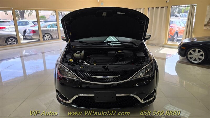 Used 2019 Chrysler Pacifica Limited image 11