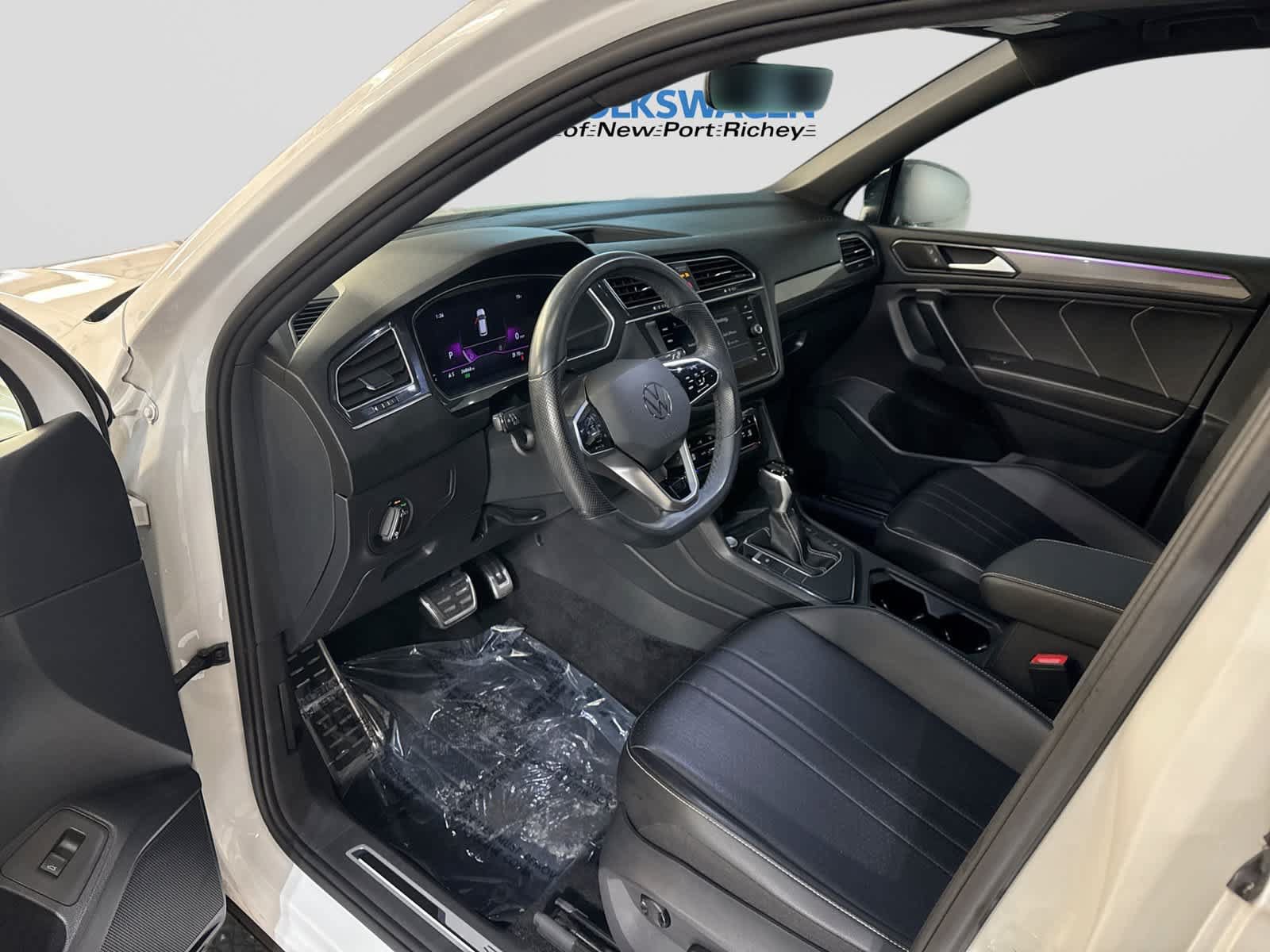 Used 2024 Volkswagen Tiguan SE R-Line FWD image 10