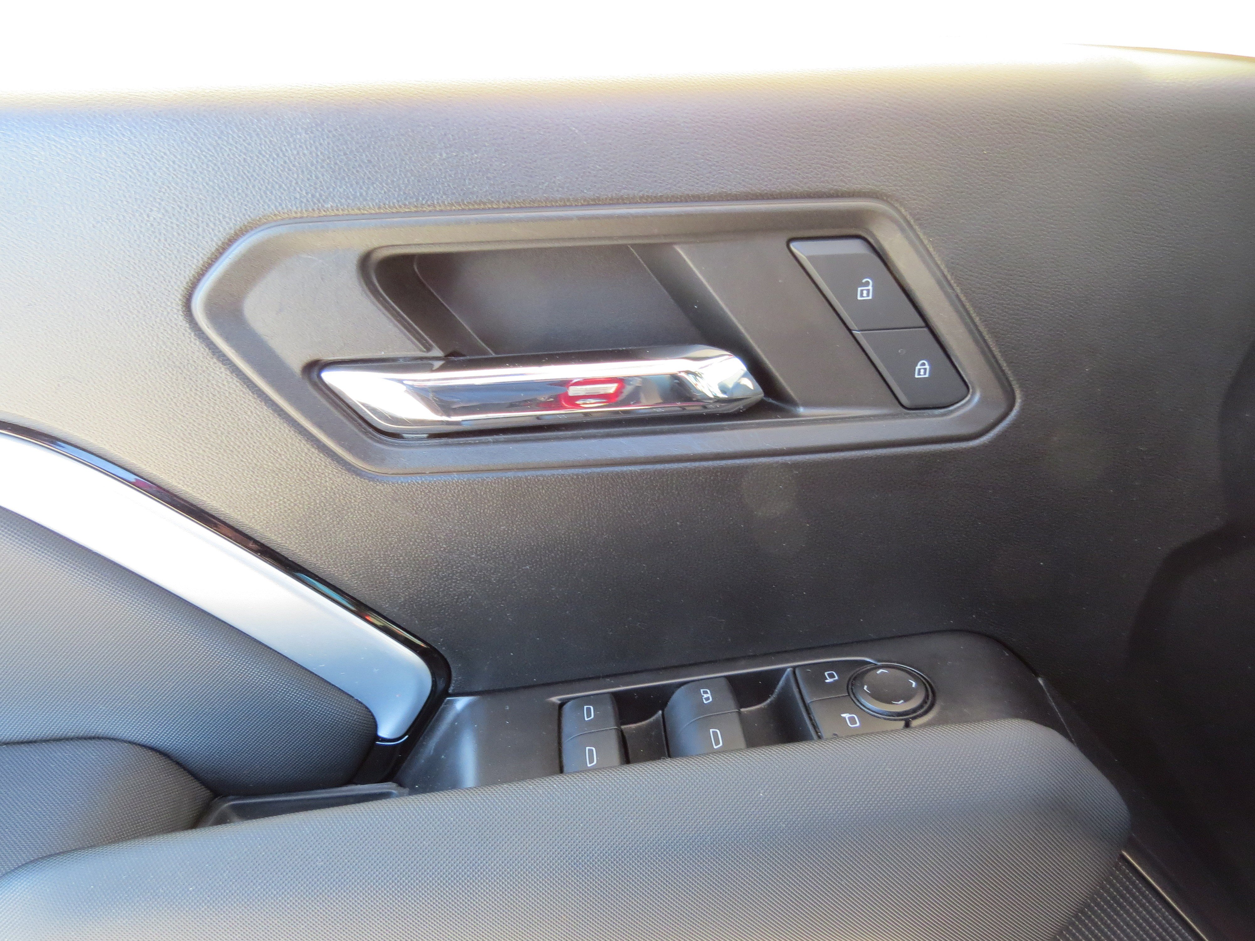 Used 2024 Chevrolet Colorado Z71 w/ Z71 Convenience Package 2 image 16