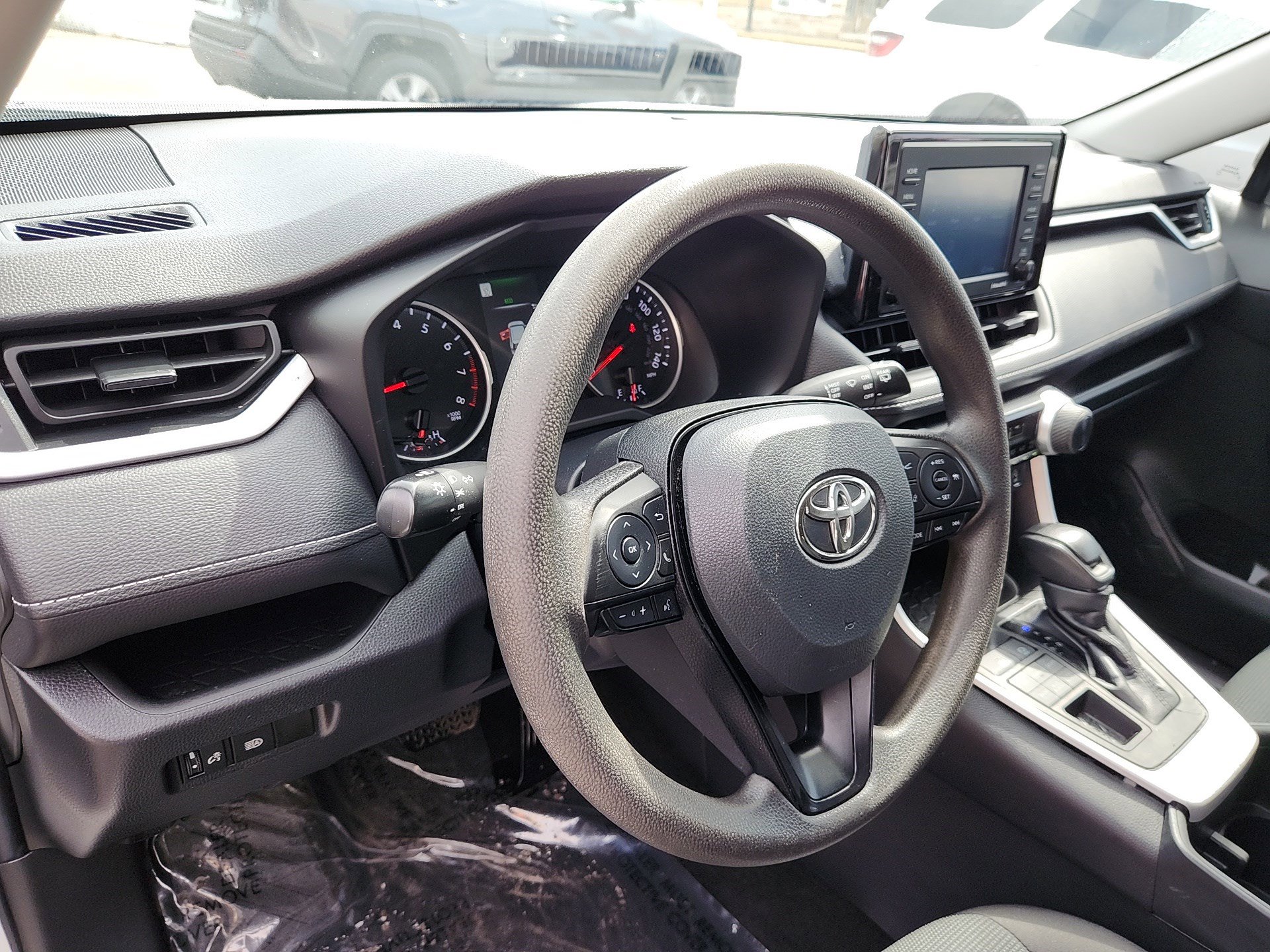 Used 2022 Toyota RAV4 LE image 11