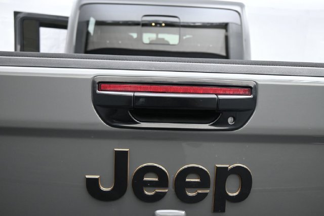 Used 2020 Jeep Gladiator Overland AWD/4WD image 25