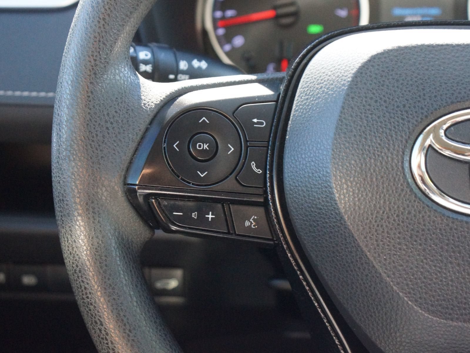 Used 2019 Toyota RAV4 XLE w/ Convenience Package FWD image 10