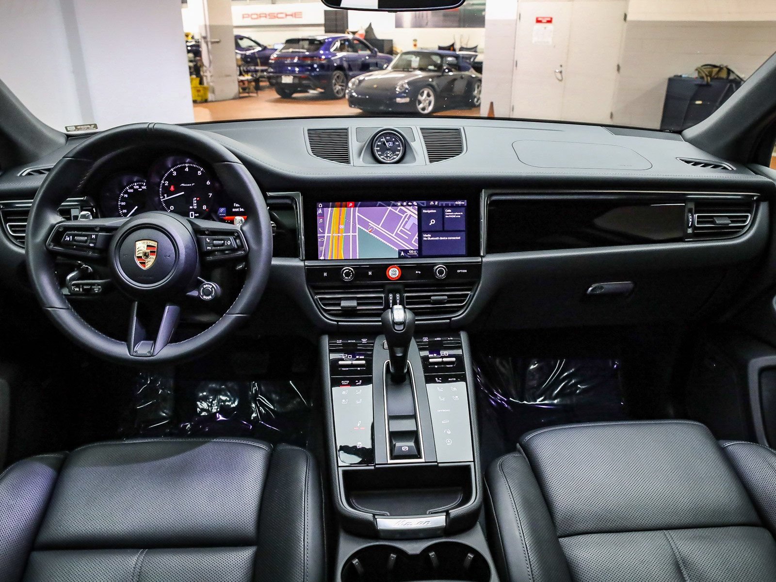 Certified 2025 Porsche Macan Turbo AWD/4WD image 16