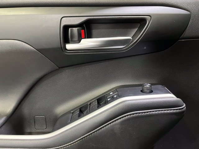 Certified 2022 Toyota Highlander XLE AWD/4WD image 17
