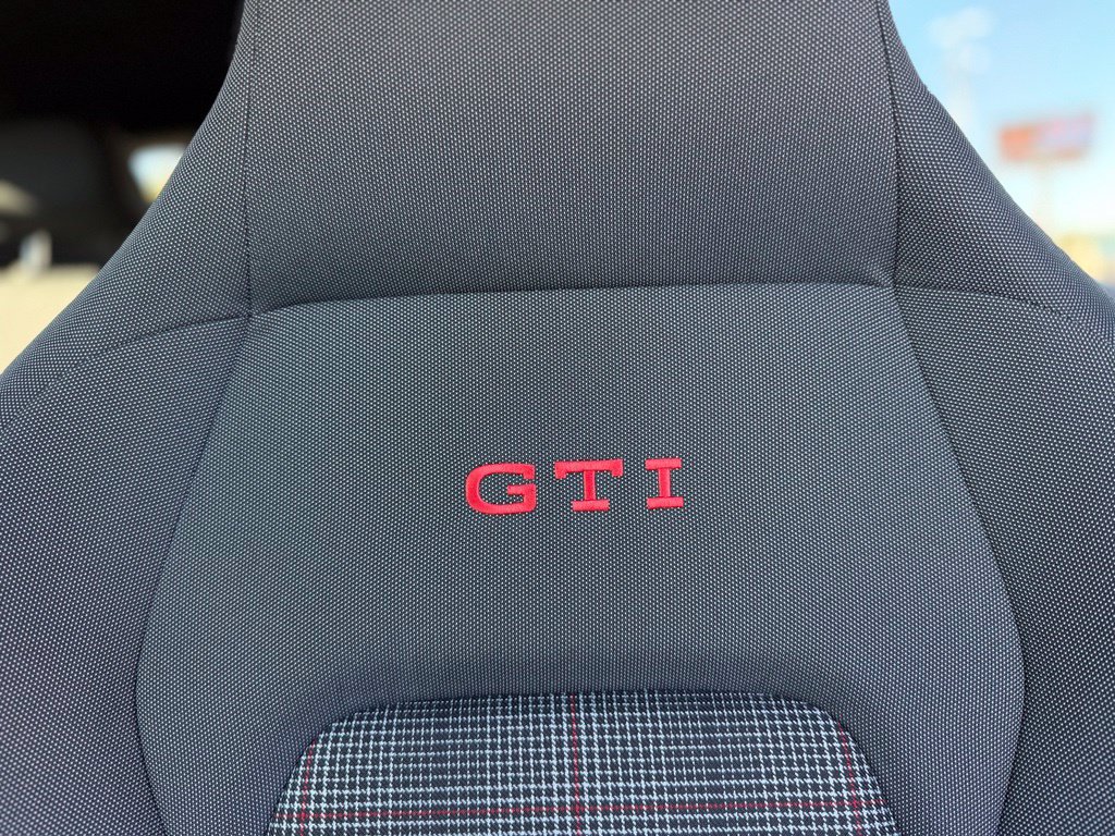 Used 2023 Volkswagen GTI 40th Anniversary Edition FWD image 33