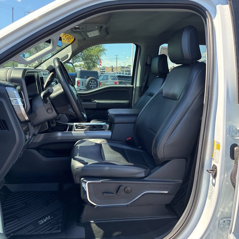 Used 2023 Ford F250 Lariat w/ Black Appearance Package AWD/4WD image 17