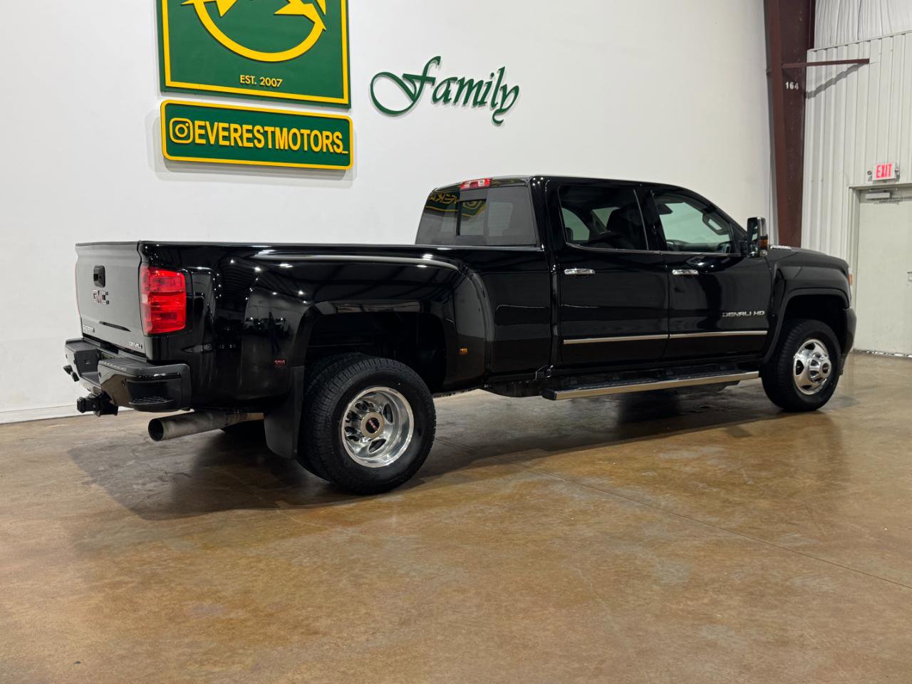 Used 2018 GMC Sierra 3500 Denali w/ Duramax Plus Package AWD/4WD image 7