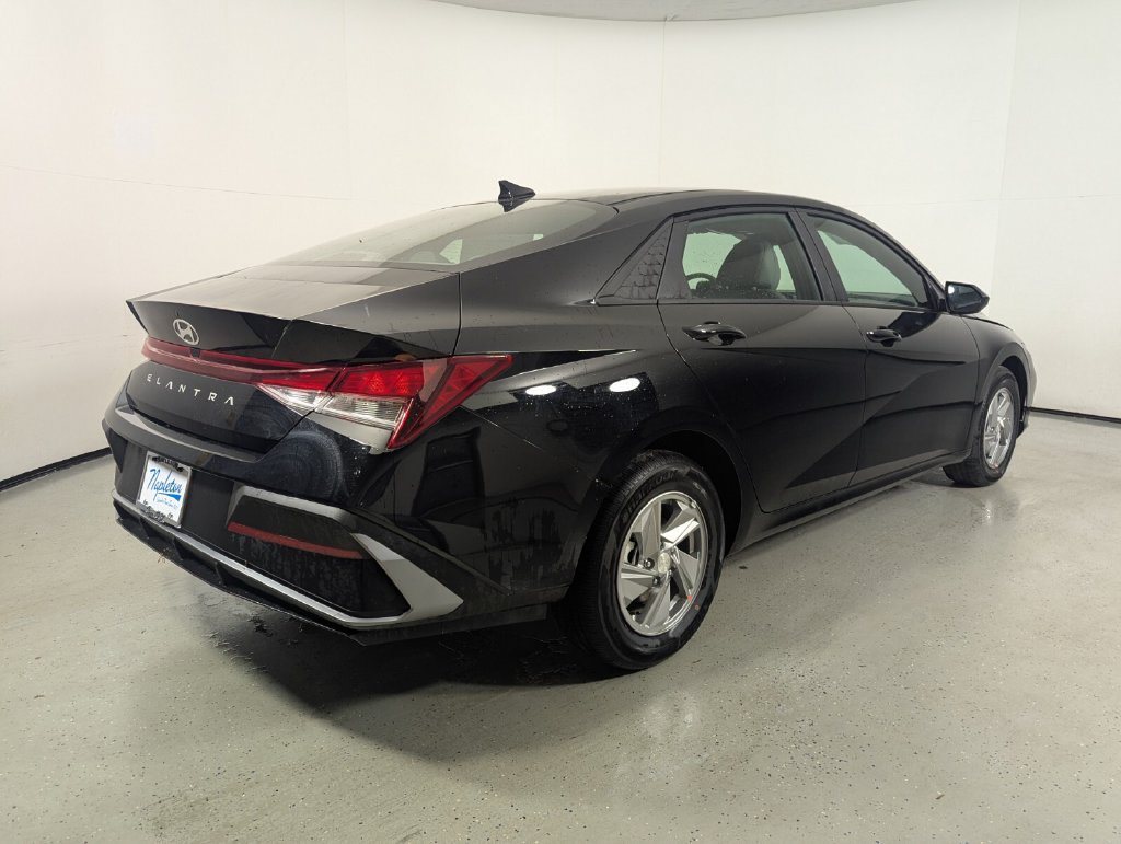 New 2026 Hyundai Elantra SE FWD image 7