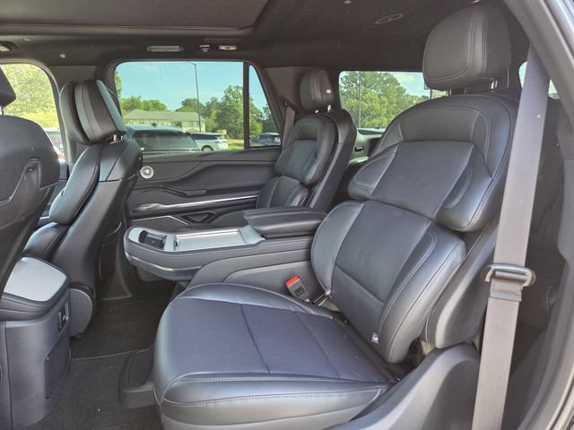 New 2026 Lincoln Navigator Reserve w/ Jet Appearance Package AWD/4WD image 16