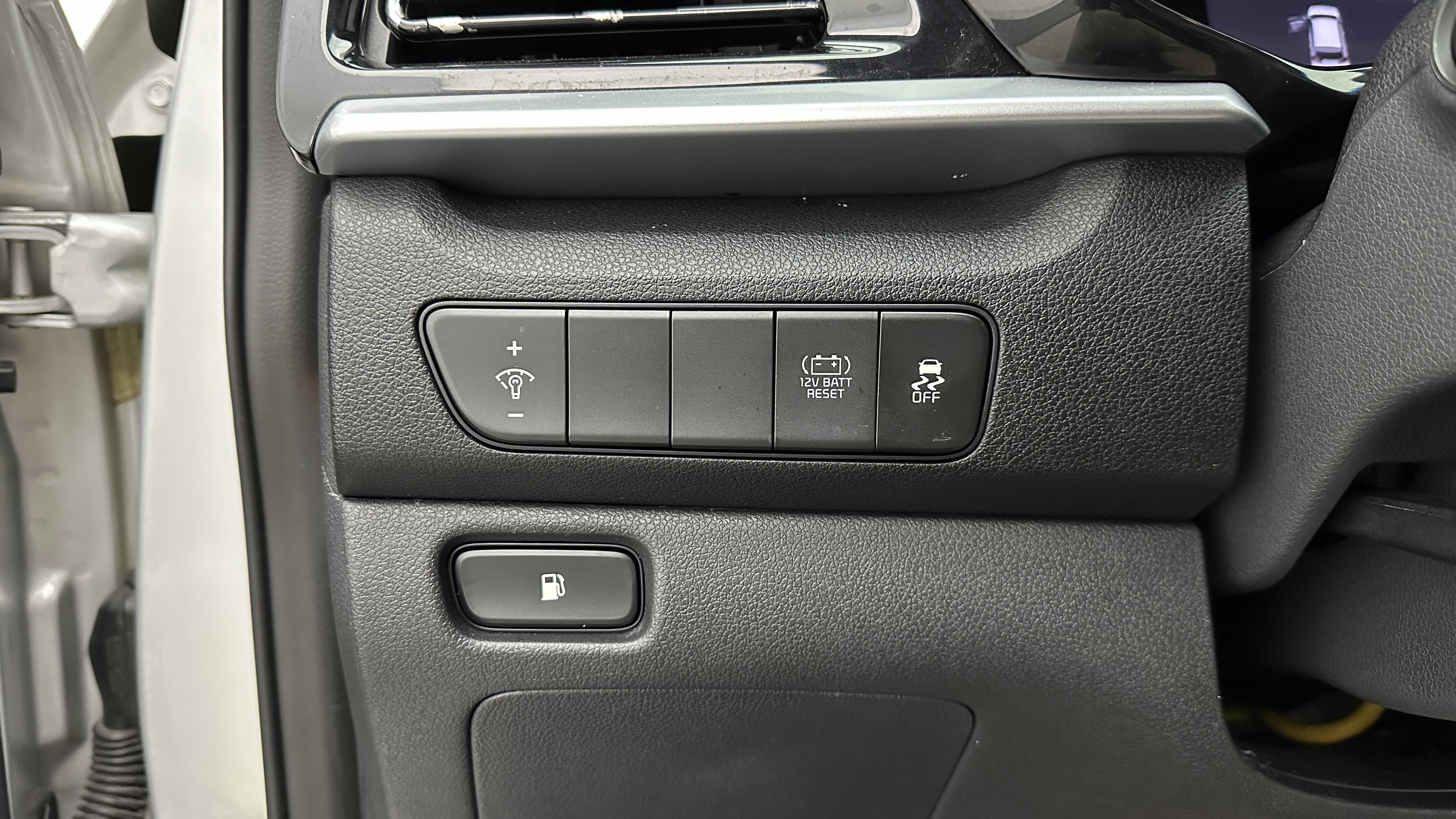 Used 2020 Kia Niro LX FWD image 14