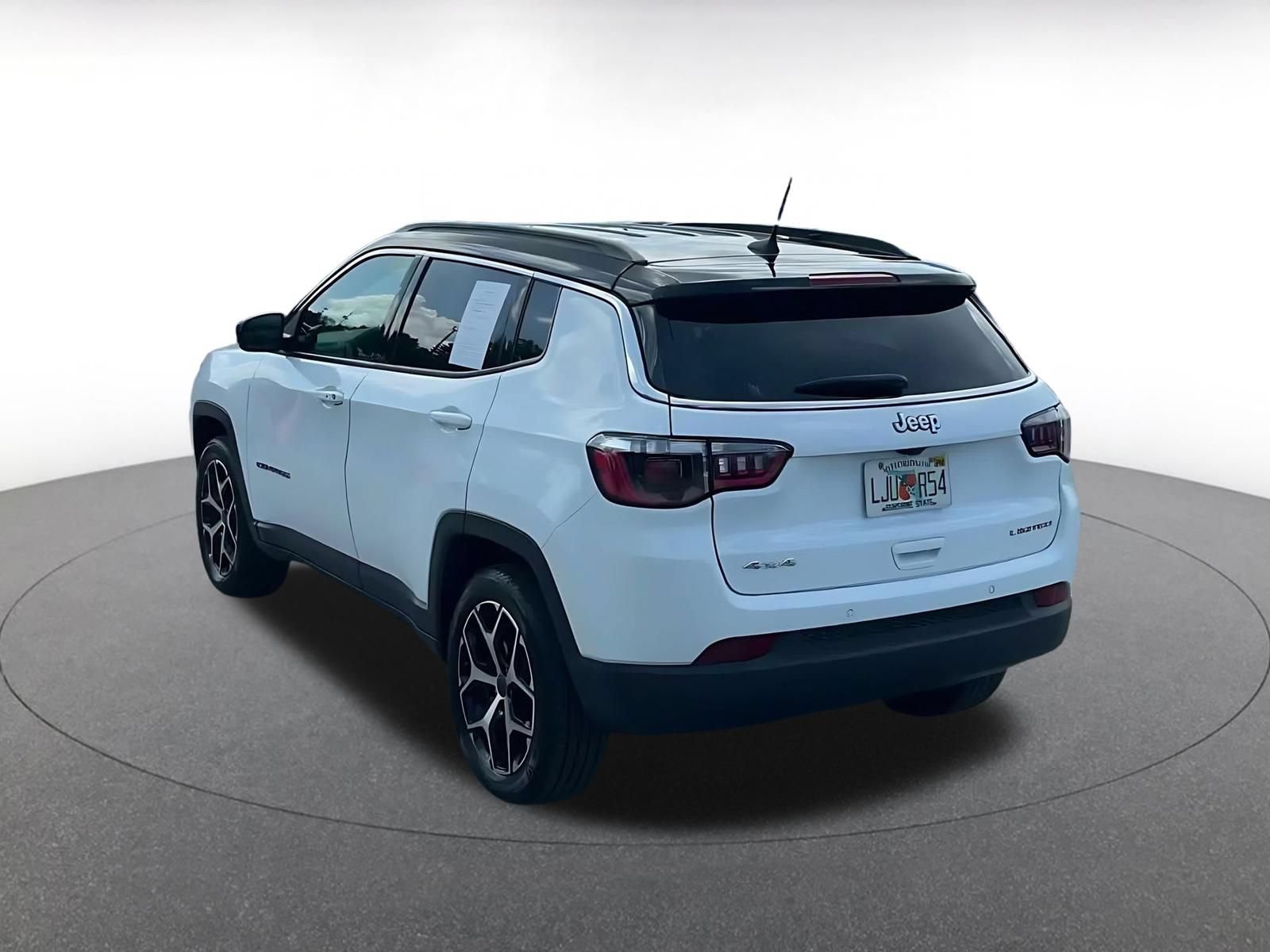 Used 2025 Jeep Compass Limited AWD/4WD image 10